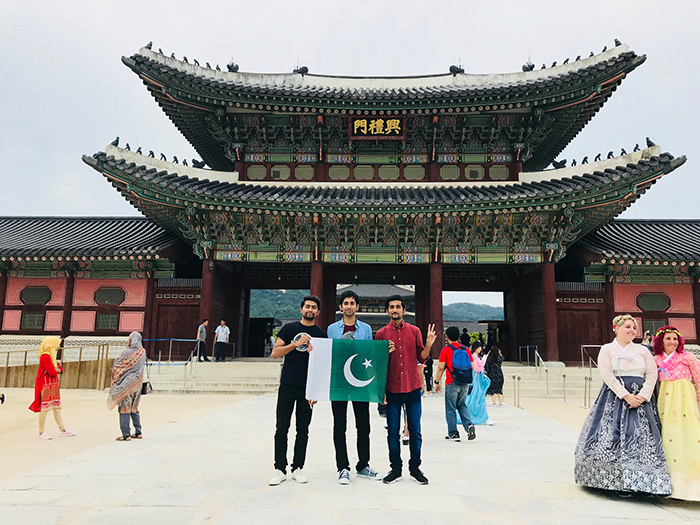 Korea.net Honorary Reporter Majid Mushtaq (center) poses for a photo with his brothers at Gyeongbokgung Palace. (Majid Mushtaq)